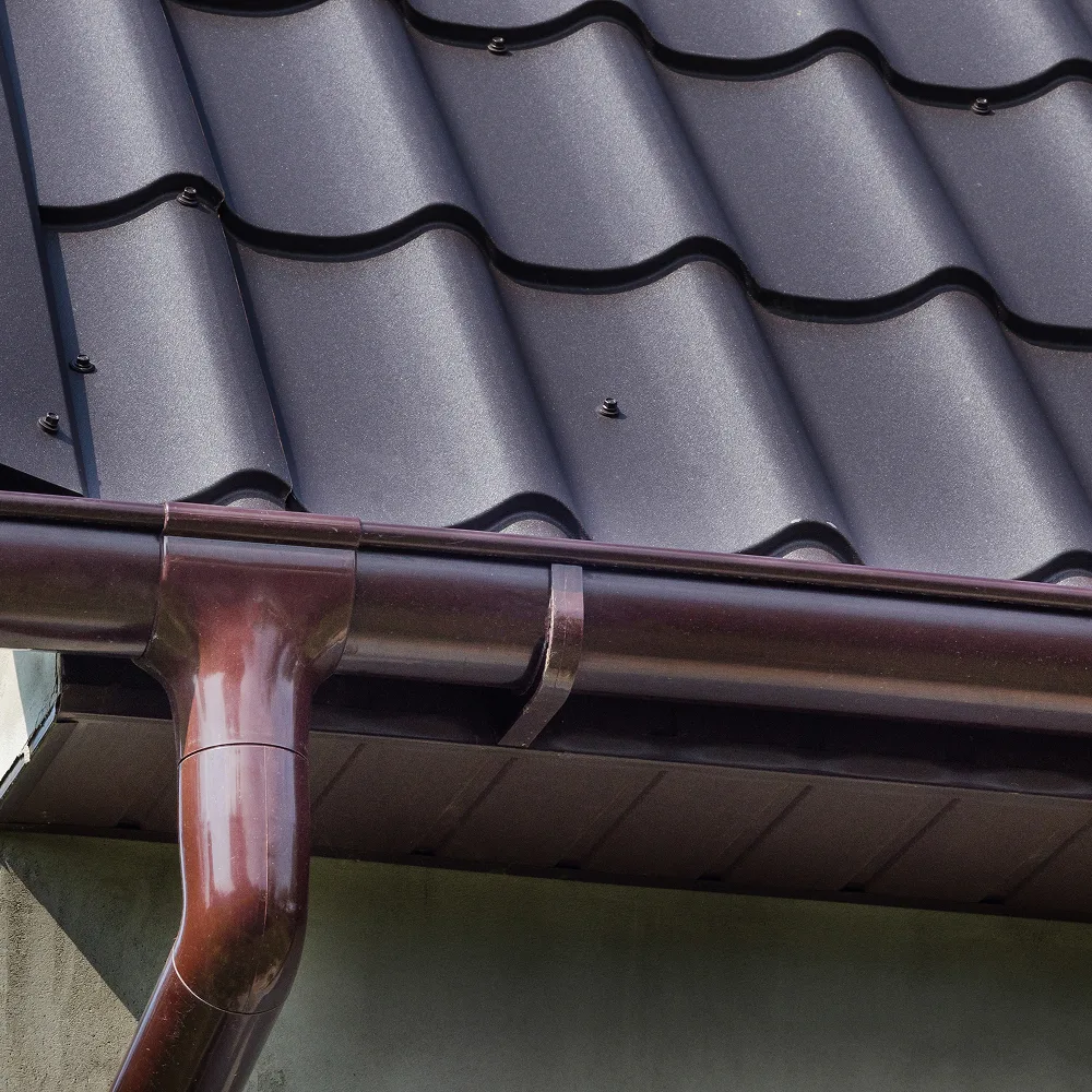 Zinc, cuivre ou aluminium : quel matériau choisir pour sa zinguerie à Loiron-Ruillé ?